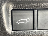 【パワーバックドア】スマートキーや運転席のボタンを押すだけでリアゲートが自動で開閉します!荷物を持っている時や、高い位置にあるバックドアを閉める際に便利な機能です♪