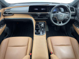 クラウンスポーツ 2.5 Z E-Four 4WD 本革シート