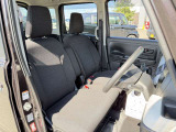 運転席シート廻りは使用感も少なく、良好な状態となっています。前オーナー様が丁寧に使っていたことがよくわかりますね。