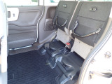 ◆チップアップ&ダイブダウン機構付【ULTR SEAT】は後席座面を左右分割で跳ね上げることができます。トランクで積載できない背の高い荷物をラクラク収納できます。ホンダ車ならではの人気装備です。