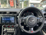 適正配置のスイッチ類で操作性の良い運転席周り