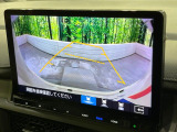 【バックカメラ】駐車時に後方がリアルタイム映像で確認できます。大型商業施設や立体駐車場での駐車時や、夜間のバック時に大活躍!運転スキルに関わらず、今や必須となった装備のひとつです!