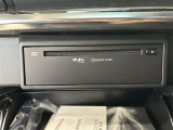 純正CD/DVDデッキ装備。