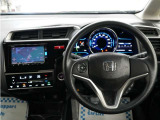 運転にかかわる様々な操作を安全に行えるように視点移動が少なく、操作性に配慮されたスイッチ類が凝縮されたコクピットです。