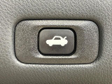 【パワーバックドア】スマートキーや運転席のボタンを押すだけでリアゲートが自動で開閉します!荷物を持っている時や、高い位置にあるバックドアを閉める際に便利な機能です♪