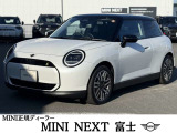 EVが初めてで不安を感じている方にも扱いやすいMINIです。静かでスムーズな走りは街乗り中心の方に好評。認定中古車のため、保証や納車までの流れも丁寧にご説明しています。