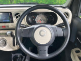 インテリアに合わせたデザインのステアリングは、運転される方のことも考え、運転しやすい形状、大きさです。是非一度、実際に触ってお確かめください。
