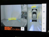 パノラミックビューモニター付きです。車両を上から見たような映像をディスプレイオーディオ画面に表示。運転席からの目視だけでは見にくい、車両周辺の状況をリアルタイムでしっかり確認できます。