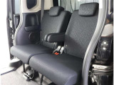 ゆとりある広々とした車内空間は、ドライブを始め買い物やレジャーなど、幅広く活躍します。一人でもみんなとでもお出かけを楽しみましょう!