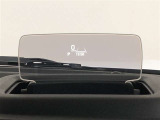 ヘッドアップディスプレイです。視線移動が少なく情報の確認が可能です。