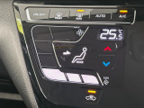 【オートエアコン】一度お好みの温度に設定すれば、車内の温度を検知し風量や温度を自動で調整。暑い&hellip;寒い&hellip;と何度もスイッチ操作をする必要はありません。快適な車内空間には必須の機能ですね♪