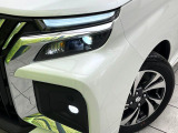 【LEDヘッドライト】悪天候や夜間走行時も良好な視界を確保し安心して運転できる高輝度LEDヘッドライトを装備!点灯速度が早く、消費電力も抑えられています。