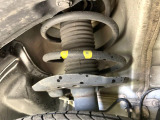 お車を安心してお乗りいただく為には、足回りの定期点検が欠かせません。サービスサポート(有償保証)では無料点検もご提供しており、安心のカーライフをお過ごしいただけるサポート体制が整っています。