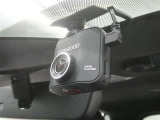 【ドラレコ搭載車】今や必需品のドライブレコーダー搭載車です。万が一のトラブルのときにも役に立つドライブレコーダーを装備しています。側面衝突や幅寄せ・割り込み対策に!