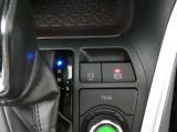 電動パーキングブレーキを搭載。スイッチ操作でパーキングブレーキを作動・解除することが可能なため操作に力は不要ですよ♪