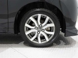 タイヤサイズは(175/55R15)で純正アルミホイールです。