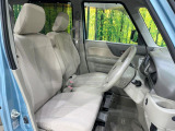 運転席シート廻りは使用感も少なく、良好な状態となっています。前オーナー様が丁寧に使っていたことがよくわかりますね。