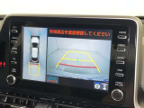 後方の見える安心をお届けするバックガイドモニター付:バックするときのアシストラインもあって楽々バック!車庫入れや縦列駐車をサポートし、苦手な駐車も安心です!今やもう手放せない装備ですネ♪