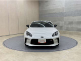 お車購入のポイントとなるフロントマスクです!シャープな目つきが印象的なデザインのヘッドランプです。
