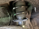 お車を安心してお乗りいただく為には、足回りの定期点検が欠かせません。サービスサポート(有償保証)では無料点検もご提供しており、安心のカーライフをお過ごしいただけるサポート体制が整っています。