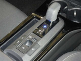 電動パーキングブレーキ・ブレーキホールドを装備してます。ホールド機能は信号待ちが多い一般道で疲労軽減になり、大好評です!