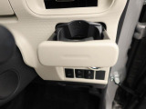 カップホルダーは運転席や助手席からちょうど手の届く位置です!!