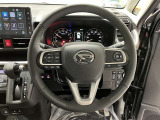 ステアリングから手を離さず、運転に集中したままオーディオ等の操作ができます。