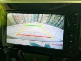 【バックカメラ】駐車時に後方がリアルタイム映像で確認できます。大型商業施設や立体駐車場での駐車時や、夜間のバック時に大活躍!運転スキルに関わらず、今や必須となった装備のひとつです!