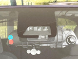 【プリクラッシュセーフティ】前方の車両等を検知し、衝突しそうな時は警報で注意を促し、ブレーキを踏む力をサポート。ブレーキを踏めなかった場合は衝突被害軽減ブレーキが作動、衝突回避をサポートします。