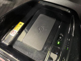 【置くだけ充電】ワイヤレスでエンジン始動中であれば置くだけで充電可能!コードが絡むことがなくなるので車内もすっきり清潔感が保てます!