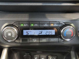 オートエアコンで快適な室内です。