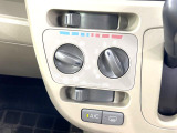 寒い冬も暑い夏も全席に快適な空調を届けてくれる、ダイヤル式エアコンを装備♪