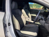 運転席シート廻りは使用感も少なく、良好な状態となっています。前オーナー様が丁寧に使っていたことがよくわかりますね。