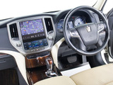 使いやすさや安全性を追求したステアリング周り!高級車ゆえにスイッチ類が多いのも特徴ですね!考え尽くされた配置ですぐに使いこなす事が出来ますのでご安心下さい!是非、体感してみて下さい!!