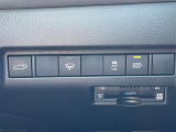 【ETC2.0(DSRC/ITSスポット)】ETCカードを挿入すれば料金所はノンストップで通過できます。ETC限定の割引や、高速道路の情報提供サービスを利用できます。