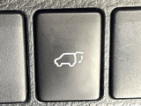 【パワーバックドア】スマートキーや運転席のボタンを押すだけでリアゲートが自動で開閉します!荷物を持っている時や、高い位置にあるバックドアを閉める際に便利な機能です♪