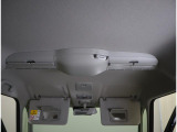 前席上部に付いているスリムサーキュレーターで室内の空気を循環させエアコンの効きをサポート☆後席でも快適にお過ごしいただけます♪
