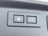 【パワーバックドア】スマートキーや運転席のボタンを押すだけでリアゲートが自動で開閉します!荷物を持っている時や、高い位置にあるバックドアを閉める際に便利な機能です♪
