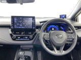 運転席まわりです。 各操作スイッチは使いやすい位置に配置されてます。