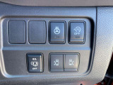 ハンズフリーオートスライドドア。両手がふさがっている状態でも、スライドドア下に足先を抜き差しするだけでスライドドアの開閉ができる、とても便利な機能です。