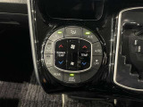 【オートエアコン】一度お好みの温度に設定すれば、車内の温度を検知し風量や温度を自動で調整。暑い&hellip;寒い&hellip;と何度もスイッチ操作をする必要はありません。快適な車内空間には必須の機能ですね♪