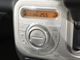 【オートエアコン】一度お好みの温度に設定すれば、車内の温度を検知し風量や温度を自動で調整。暑い&hellip;寒い&hellip;と何度もスイッチ操作をする必要はありません。快適な車内空間には必須の機能ですね♪