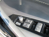 駐車時や狭い道でのすれ違い時に気を使うミラー。電動格納式ドアミラーはそんな時に便利です。