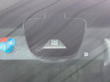 【エマージェンシーブレーキ】走行中に前方の車両等を認識し、衝突しそうな時は警報とブレーキで衝突回避と被害軽減をアシスト。より安全にドライブをお楽しみいただけます。