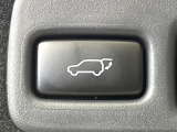 【パワーバックドア】スマートキーや運転席のボタンを押すだけでリアゲートが自動で開閉します!荷物を持っている時や、高い位置にあるバックドアを閉める際に便利な機能です♪