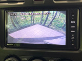 【バックカメラ】駐車時に後方がリアルタイム映像で確認できます。大型商業施設や立体駐車場での駐車時や、夜間のバック時に大活躍!運転スキルに関わらず、今や必須となった装備のひとつです!