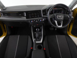 Audiのインテリアはエクステリア同様、優れたデザイン性とクオリティ、そして機能性を兼ね備えております。