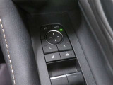 電動格納ミラー! スイッチひとつでミラーを畳めます。