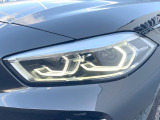 ●LEDヘッドライト:夜間走行時も良好な視界を確保し安心して運転できる高輝度LEDヘッドライトを装備!点灯速度が早く、消費電力も抑えられています。