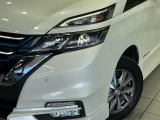 【LEDヘッドライト】悪天候や夜間走行時も良好な視界を確保し安心して運転できる高輝度LEDヘッドライトを装備!点灯速度が早く、消費電力も抑えられています。